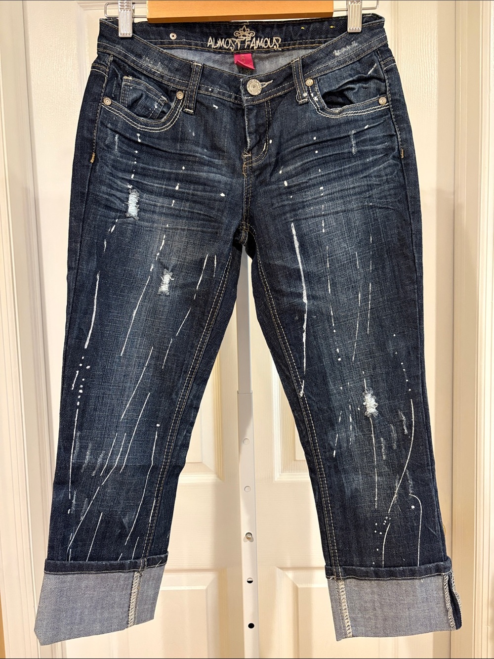 NWOT Almost Famous Paint Splatter cropped Capri Jeans 5